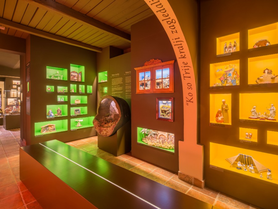 OBVESTILO OBISKOVALCEM